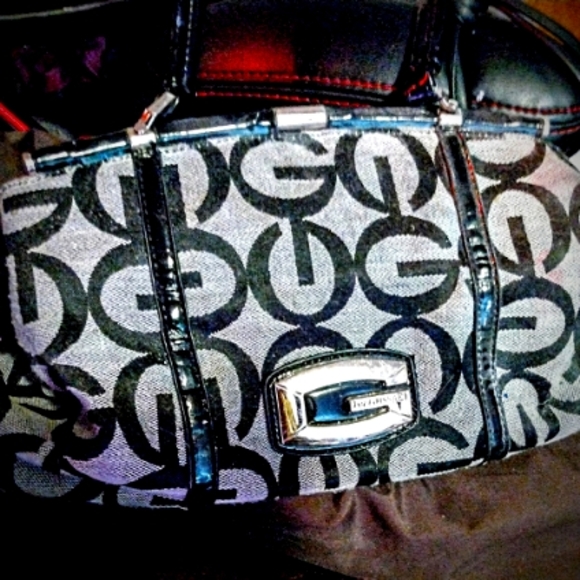 New Guess Purse - Picture 1 of 1